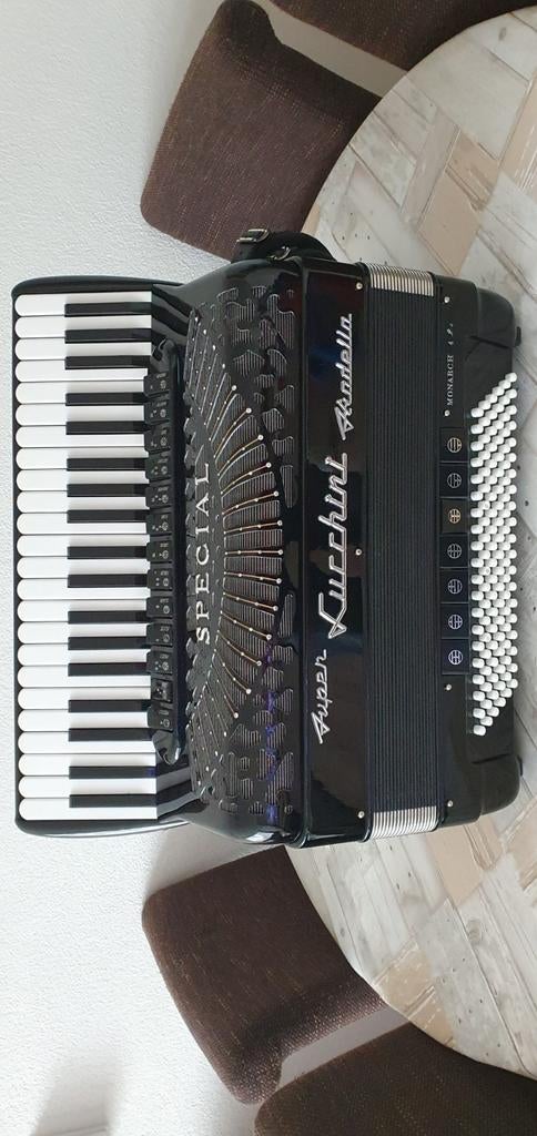 SUPER LUCCHINI STRADELLA SPECIAL, Muziek en Instrumenten, Accordeons, Zo goed als nieuw, Met koffer, 120-bas, Ophalen