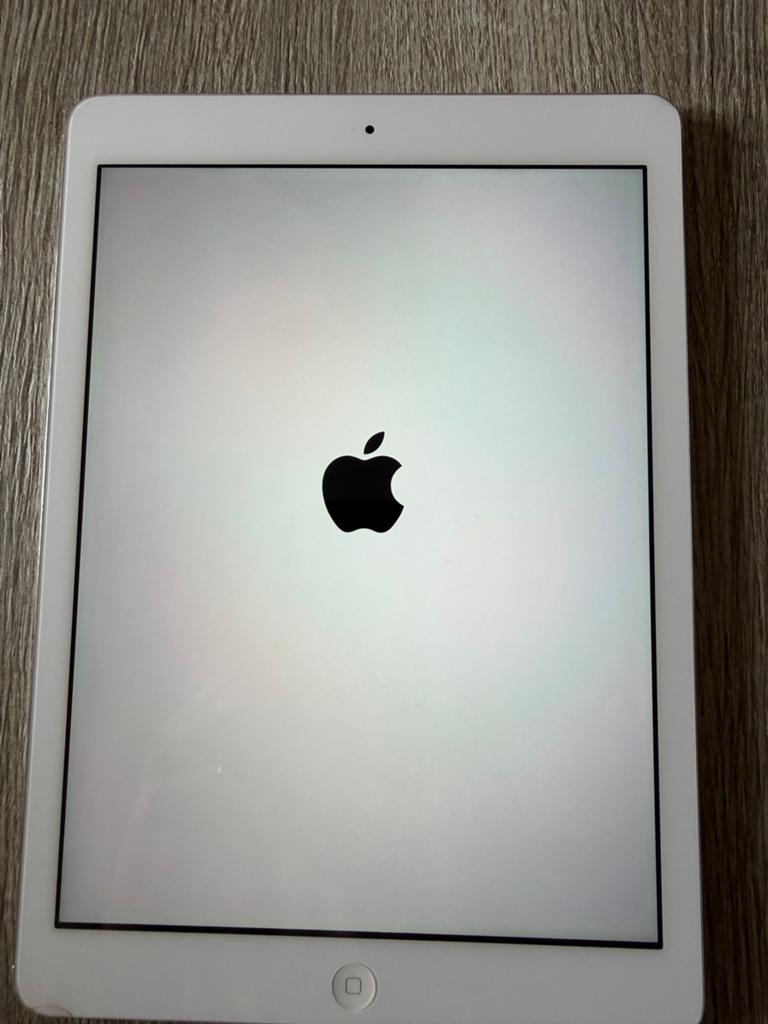 Apple iPad air (5e generatie) 32GB Wi-Fi - Zilver, Computers en Software, Apple iPads, Gebruikt, 32 GB, Apple iPad, Wit