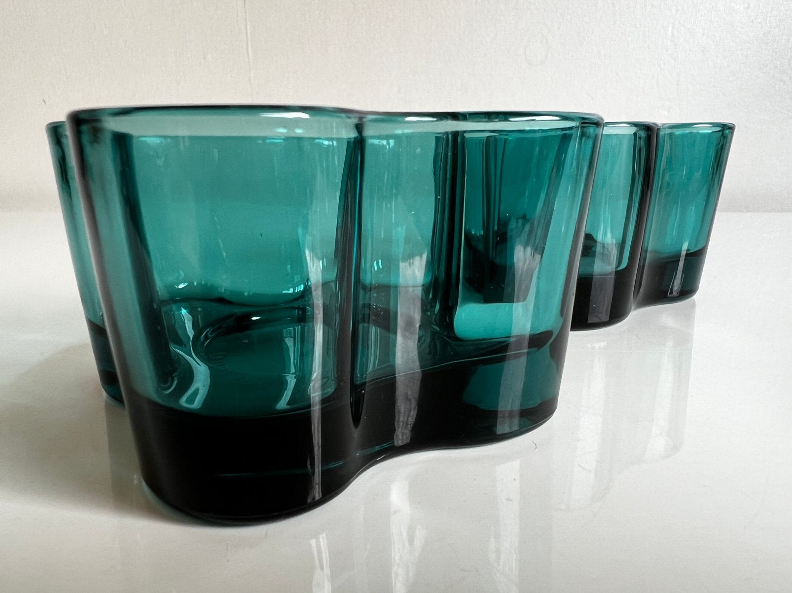 2 Iittala Alvar Aalto Schaal ‘Votive’ Smaragdgroen Emerald, Waxinelichthouder, Ophalen of Verzenden, Iittala, Glas