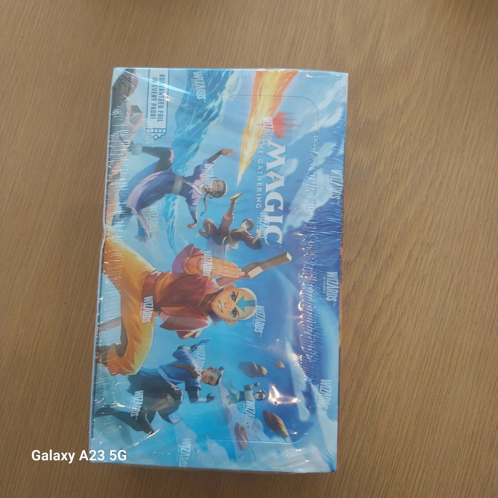 avatar the last airbender play boosterbox, Ophalen of Verzenden, Zo goed als nieuw, Boosterbox