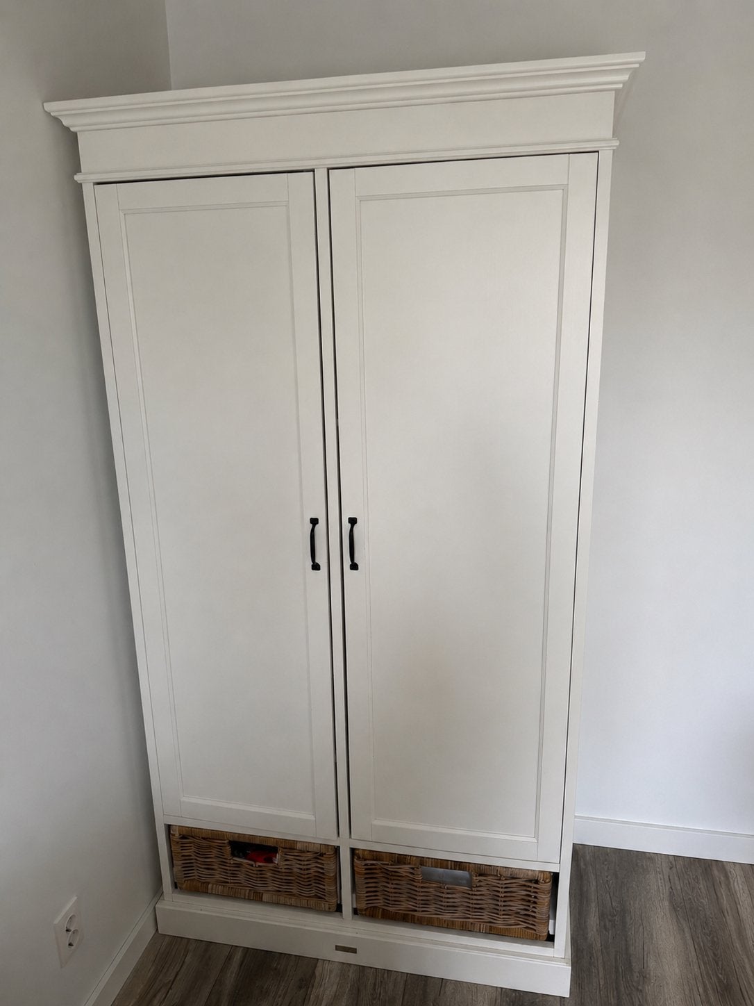 Witte kledingkast met rieten lades - La Première, Ophalen, Gebruikt, Kast, 50 tot 70 cm