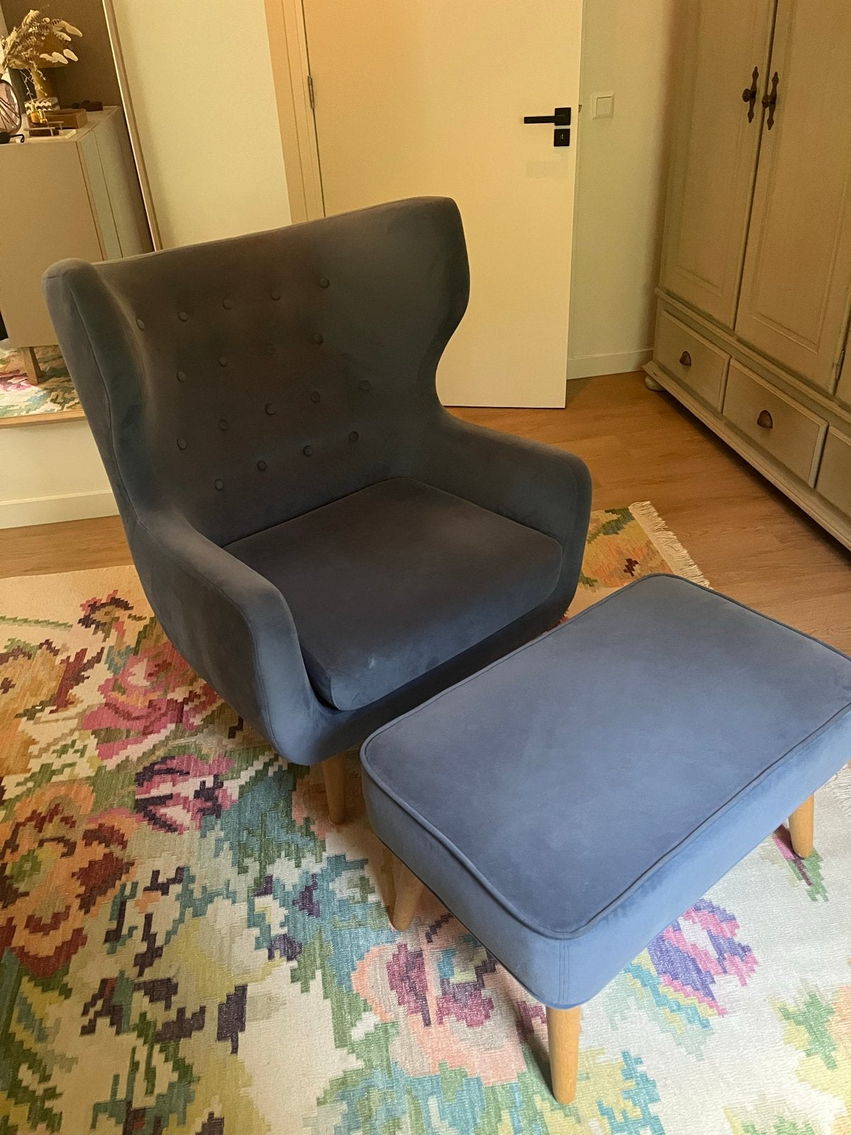 Sofa Company Fauteuil met poef - Blauw Velvet, Huis en Inrichting, Ophalen, Gebruikt, Stof, 75 tot 100 cm