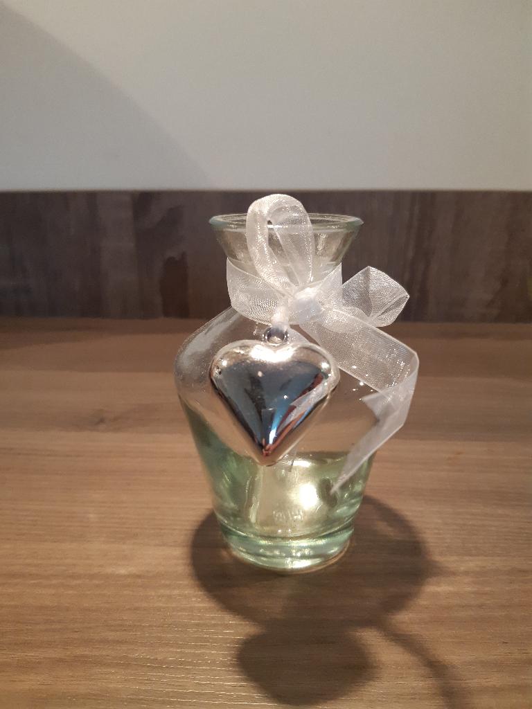 O64 Glazen vaasje met hartje, Huis en Inrichting, Woonaccessoires | Vazen, Overige kleuren, Ophalen of Verzenden, Minder dan 50 cm