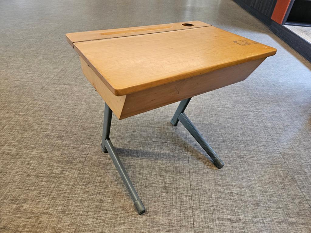 Vintage schooltafeltje - Houten kinderbureau, Ophalen of Verzenden