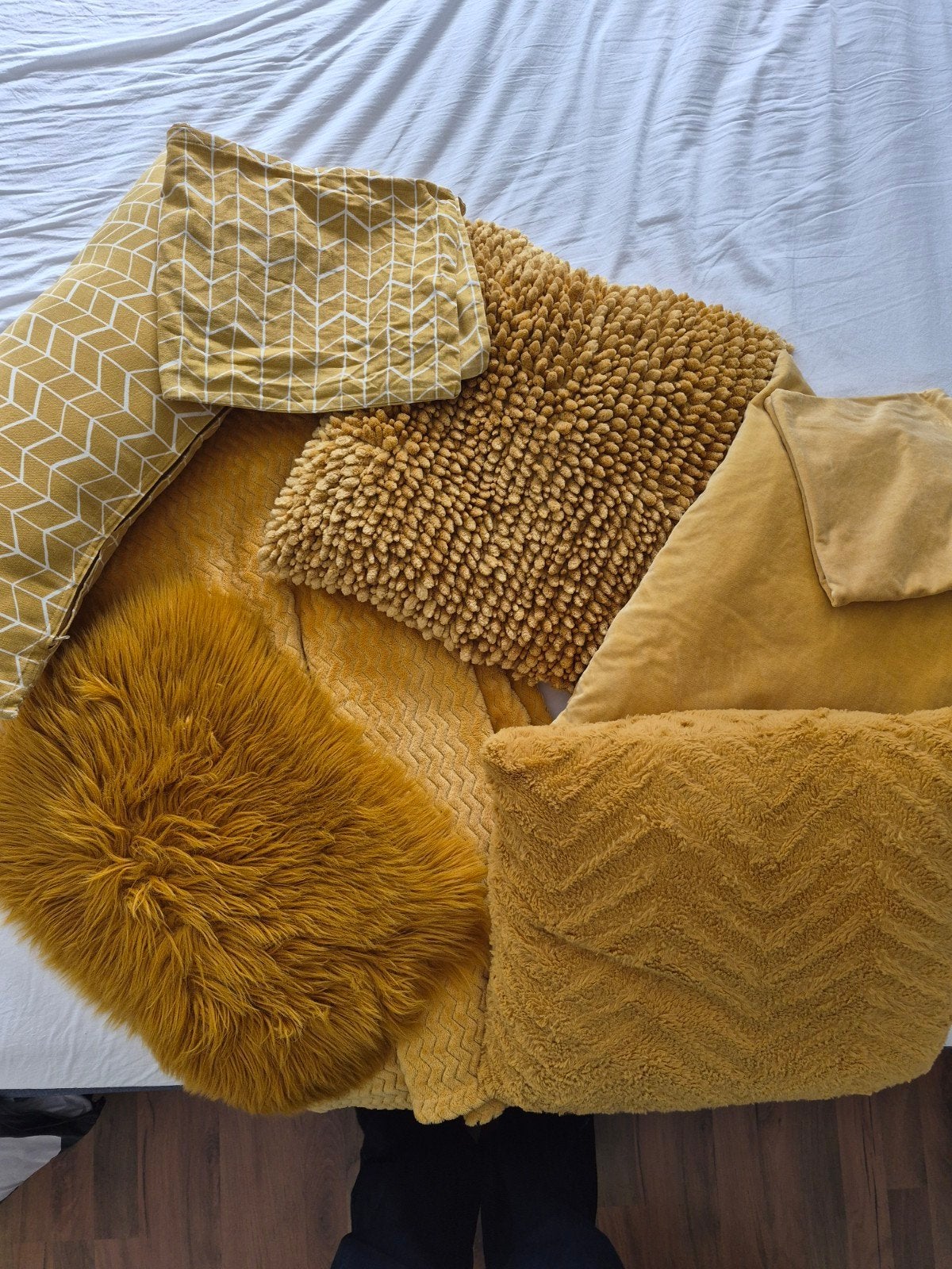 Gele sierkussens en plaid - Diverse texturen, Geel, Ophalen of Verzenden, Zo goed als nieuw, Sierkussen