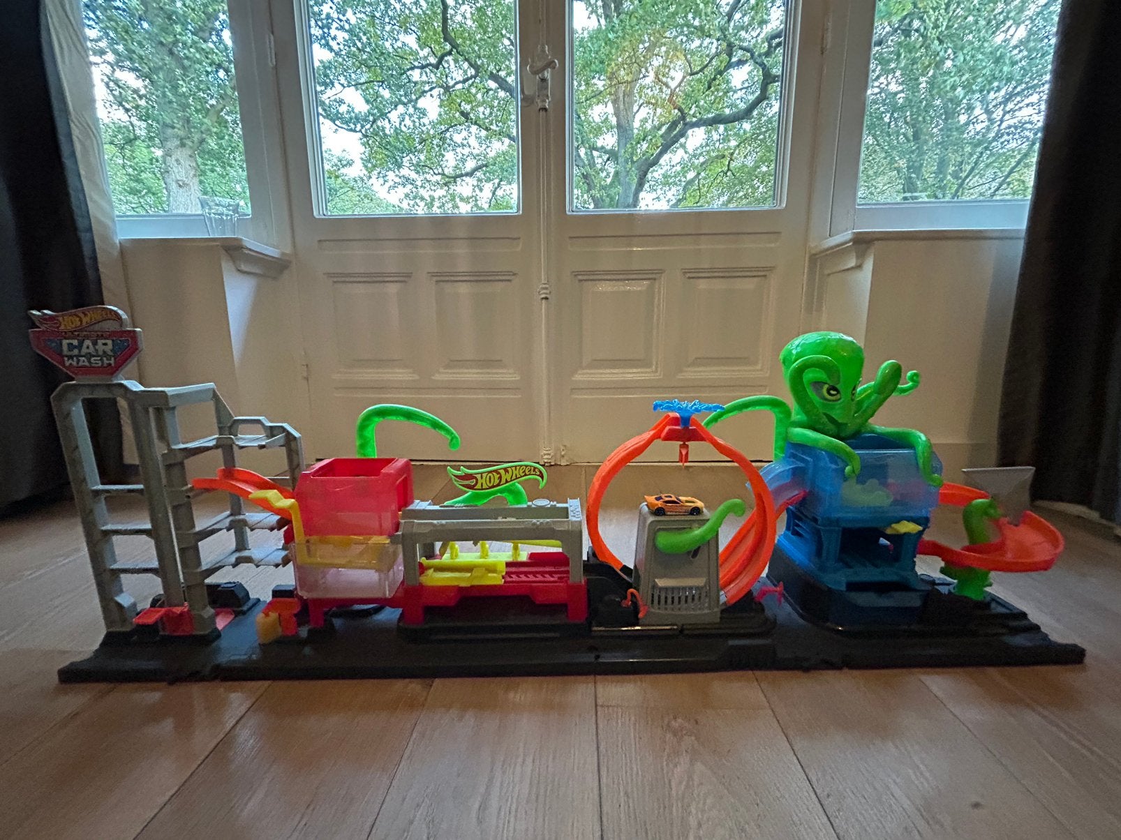 Hot wheels ultimate car wash + kleurveranderende hw auto, Ophalen, Zo goed als nieuw, Handmatig, Hot Wheels
