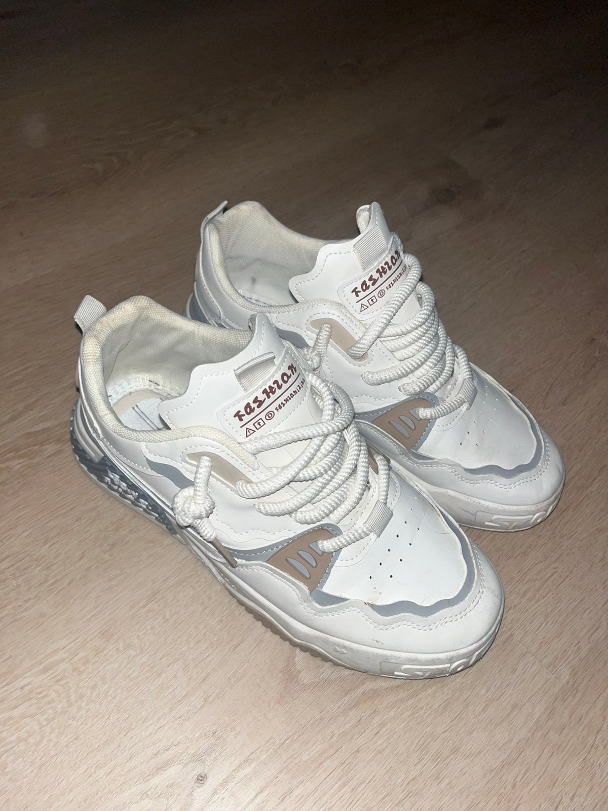 Shoes, Kleding | Heren, Overige kleuren, Ophalen of Verzenden, Sneakers of Gympen, Zo goed als nieuw