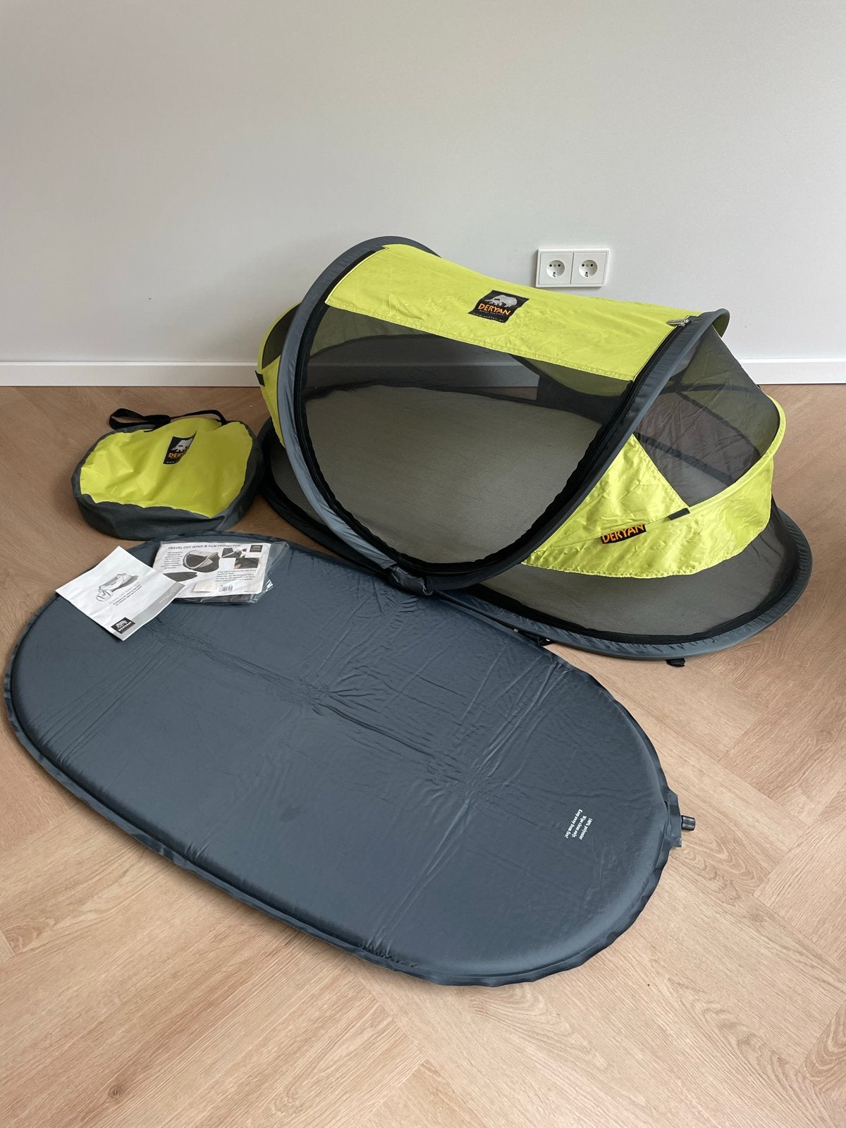 Deryan Peuter luxe reisbedje met zelfopblazend matras, Kinderen en Baby's, Babywiegjes en Ledikanten, Ophalen of Verzenden, Nieuw