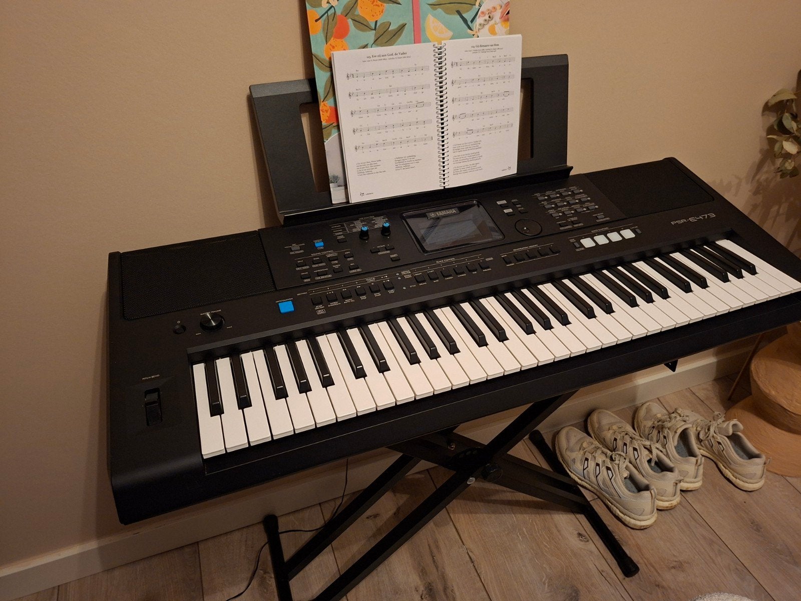 Yamaha PSR-E473 keyboard met standaard, Muziek en Instrumenten, Ophalen, 61 toetsen, Yamaha, Zo goed als nieuw
