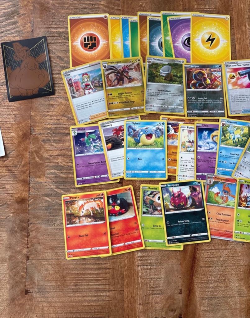 Pokémon kaarten set: 29 kaarten, 5 glimmende, 11 hoesjes, Ophalen of Verzenden, Gebruikt, Meerdere kaarten, Foil