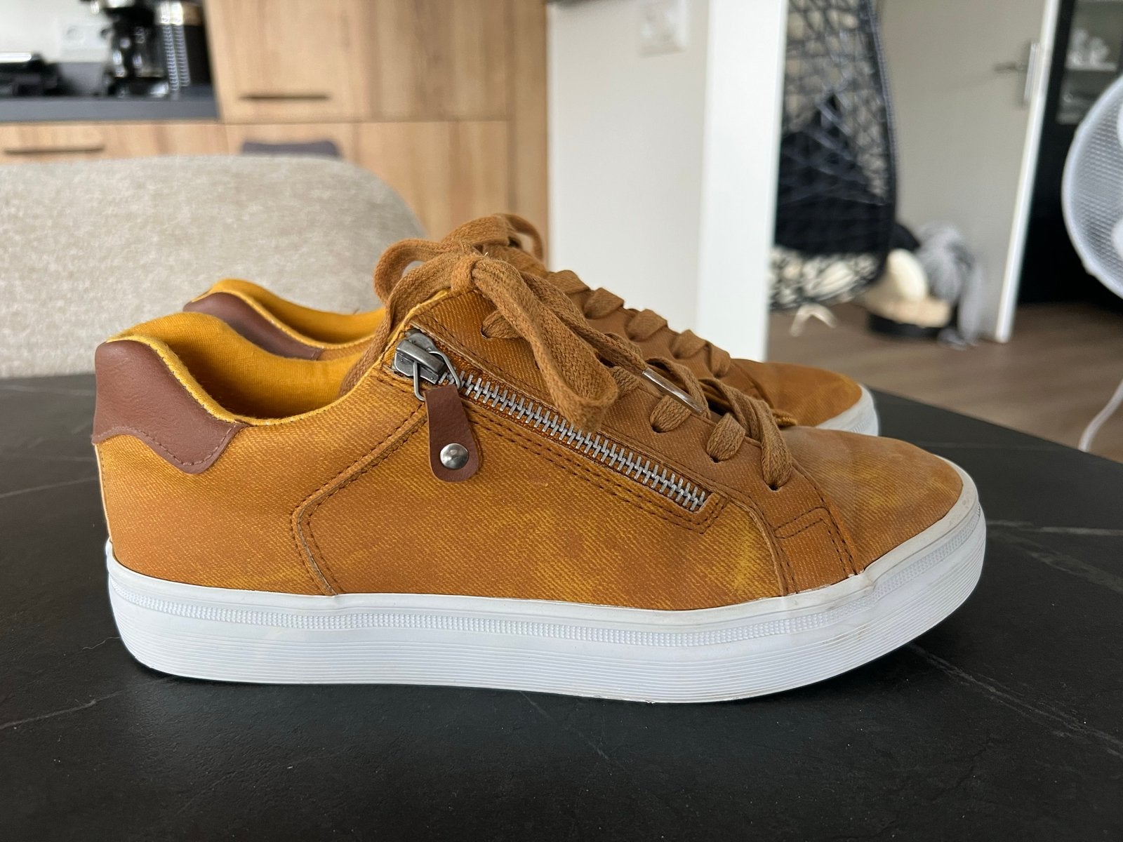 Graceland sneakers maat 38 in okergeel, Kleding | Dames, Ophalen of Verzenden, Zo goed als nieuw, Geel, Sneakers of Gympen