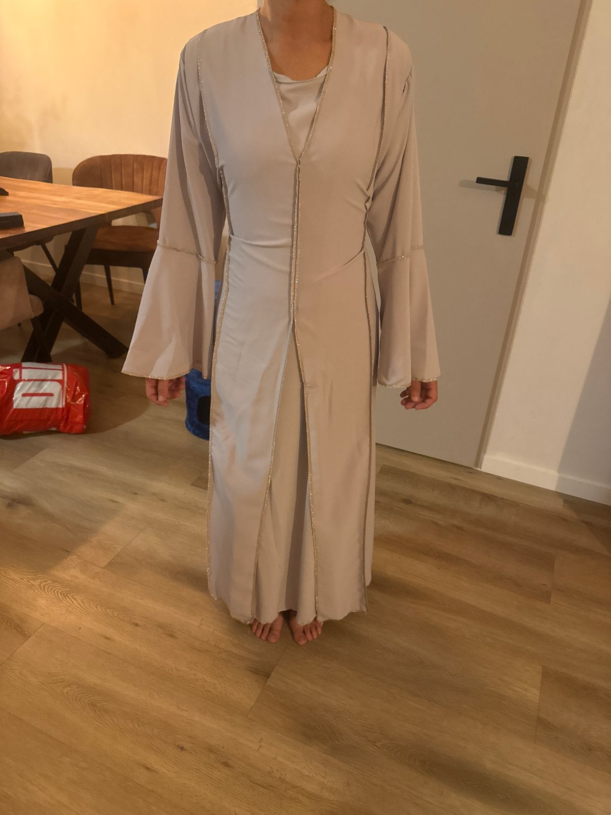 Elegante beige abaya met wijde mouwen, Beige, Zo goed als nieuw, Onder de knie, Ophalen