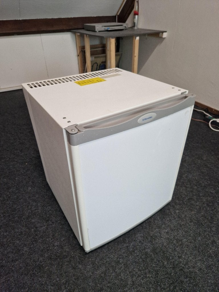 Te koop: kleine absorptie (convectie) koelkast 50x50x60cm, Witgoed en Apparatuur, Ophalen, Minder dan 85 cm, 100 tot 150 liter