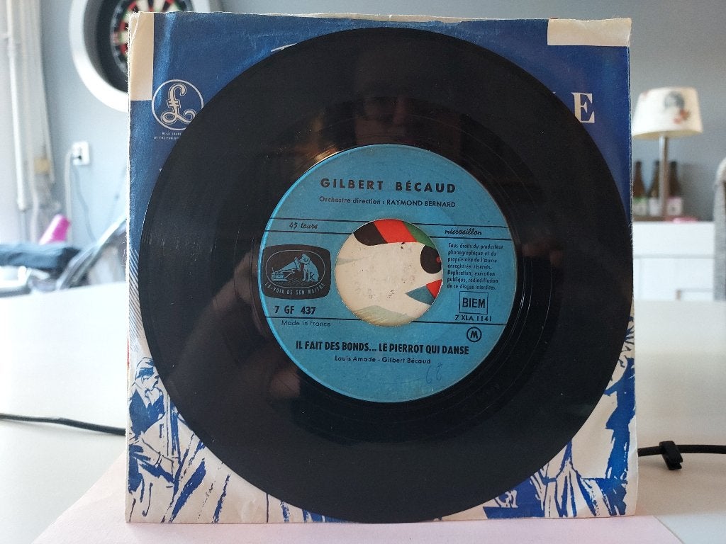 7" Single Gilbert Becaud - Il Fait Des Bonds... Le Pierrot Q, Ophalen of Verzenden, Gebruikt, Pop