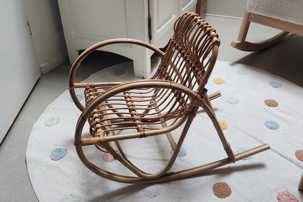 Rotan kinderstoeltje, Kinderen en Baby's, Kinderkamer | Tafels en Stoelen, Ophalen, Zo goed als nieuw, Stoel(en)