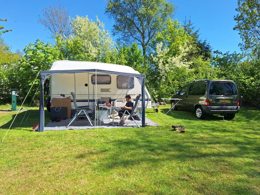 Mooie Sprite 390/3 caravan (2001) compleet met inboedel!, Caravans en Kamperen, Caravans, 750 - 1000 kg, Tot en met 4, Luifel