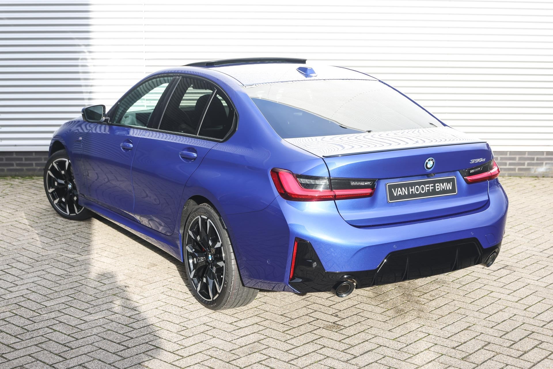BMW 3 Serie 330e M Sport Automaat / Schuif-kanteldak / Trekh, Automaat, Achterwielaandrijving, Zwart, 4 cilinders
