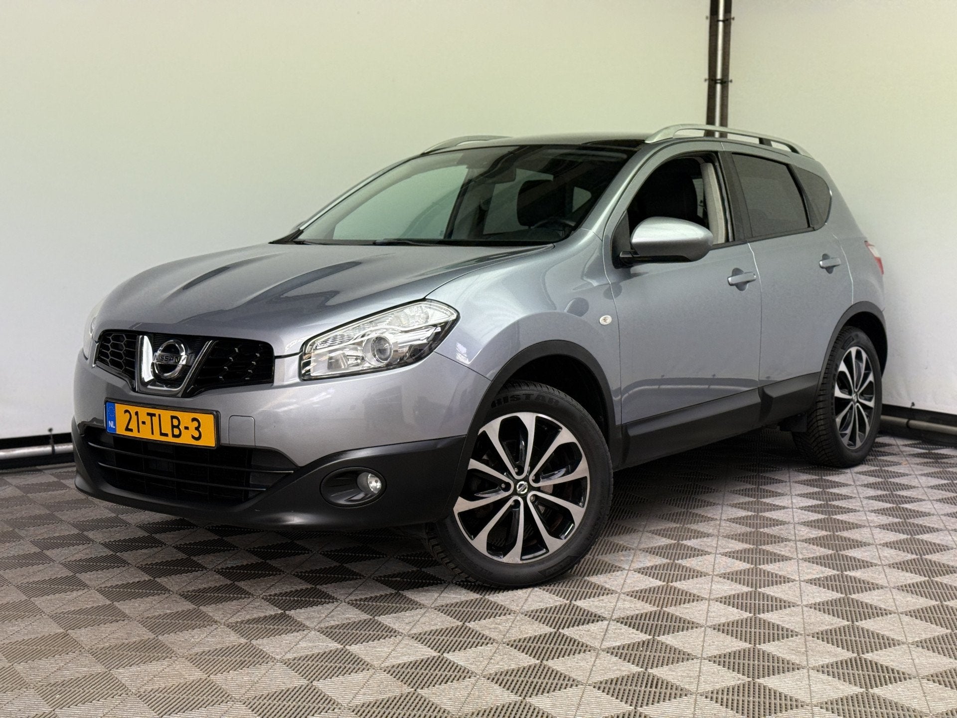 Nissan QASHQAI 1.6 Connect Edition Navi Camera Trekhaak NL A, Voorwielaandrijving, Stof, Gebruikt, 4 cilinders