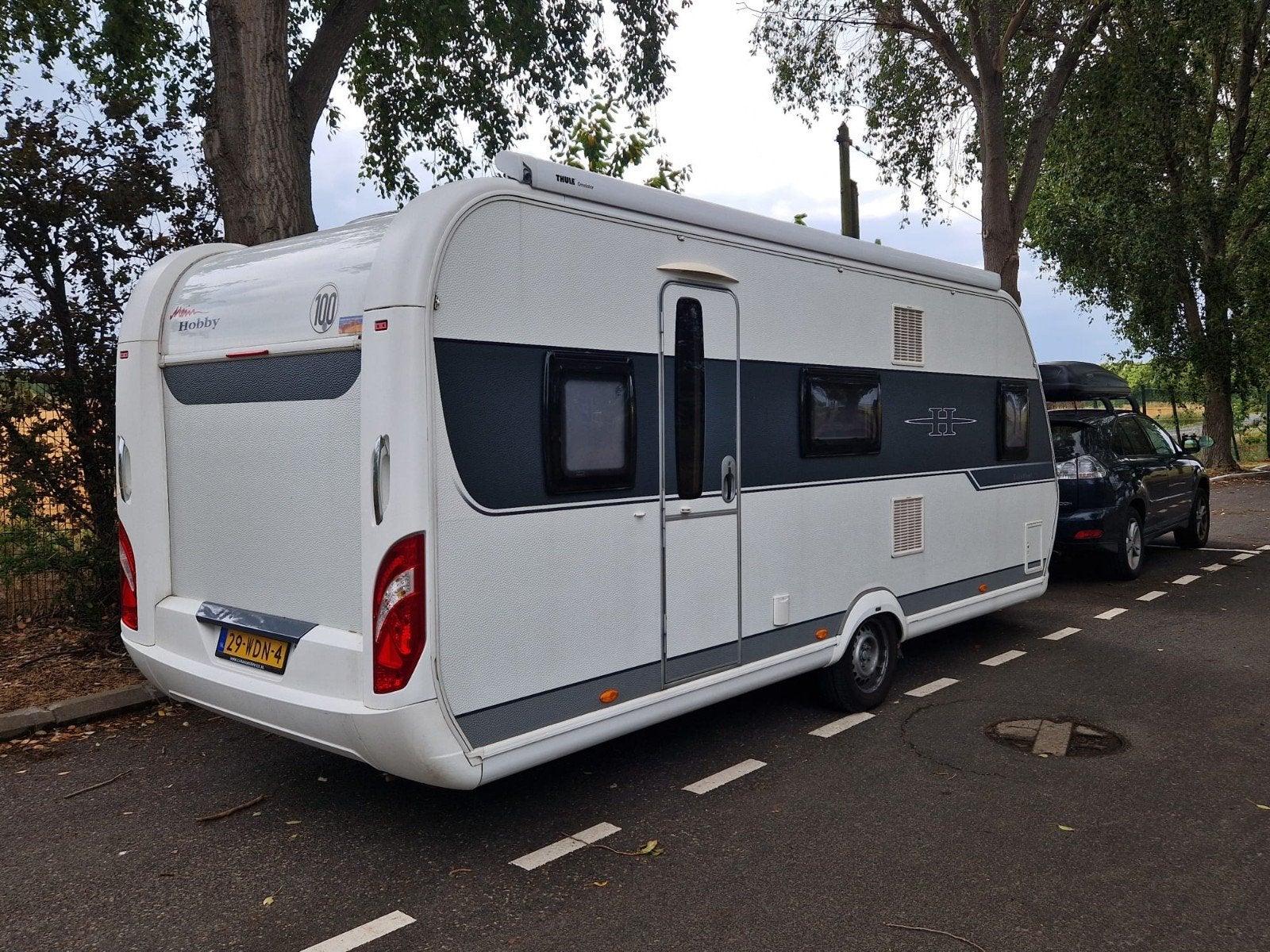 Hobby Excellent 540 KMFe met luifel, mover, airco, Caravans en Kamperen, Caravans, Hobby, Airco, Frans bed, 7 tot 8 meter
