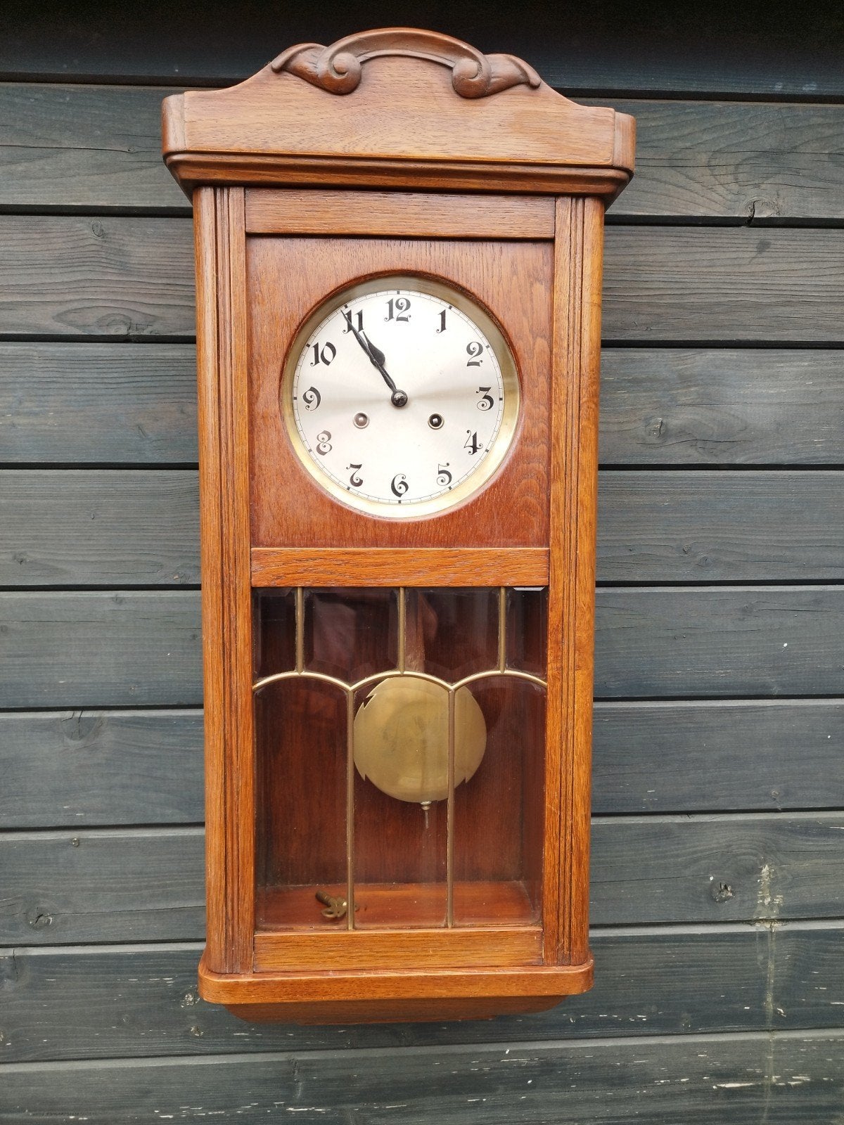 Antieke houten wandklok met slinger en slagwerk, Ophalen