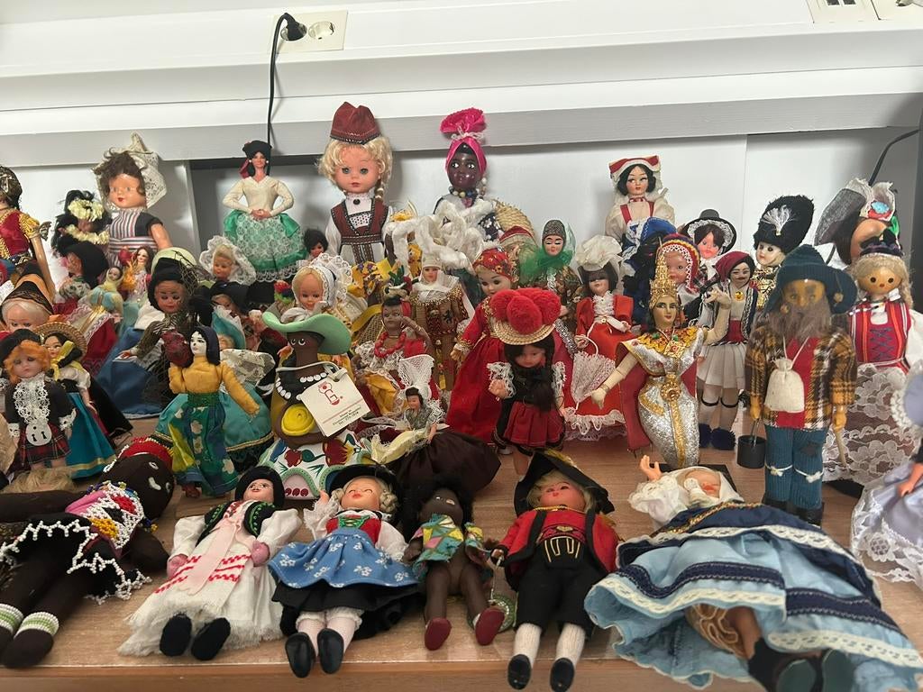 55 Klederdrachtpoppetjes uit diverse landen, Ophalen, Pop