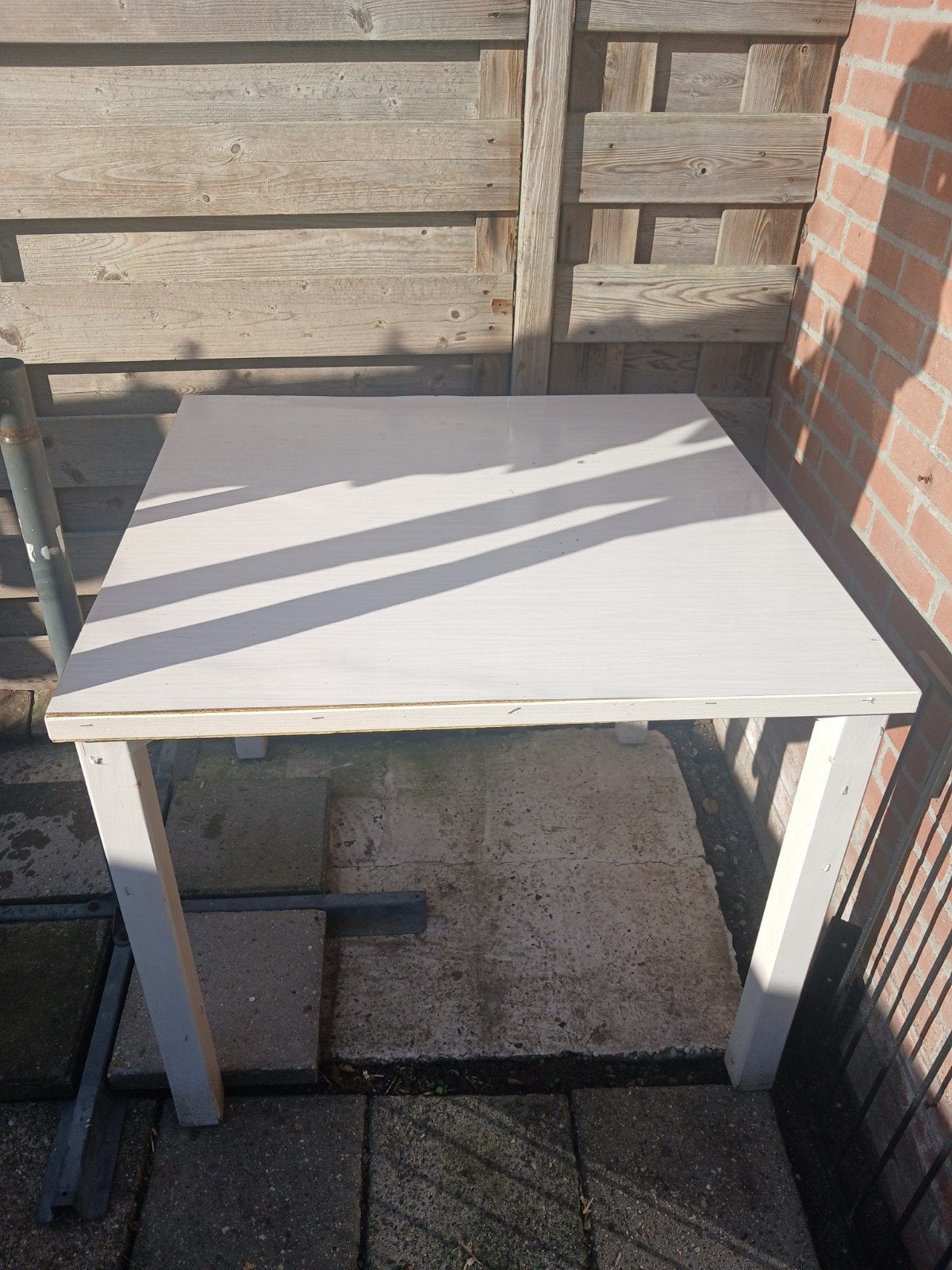 Gratis vierkante tafel ophalen in Schagen., Tuin en Terras, Ophalen, 2 zitplaatsen