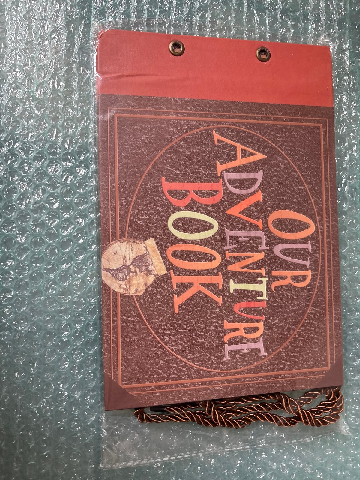 Adventure Book Scrapbook - Hoekje beschadigd, Hobby en Vrije tijd, Scrapbooking, Overige merken, Bramengaard, Ophalen of Verzenden