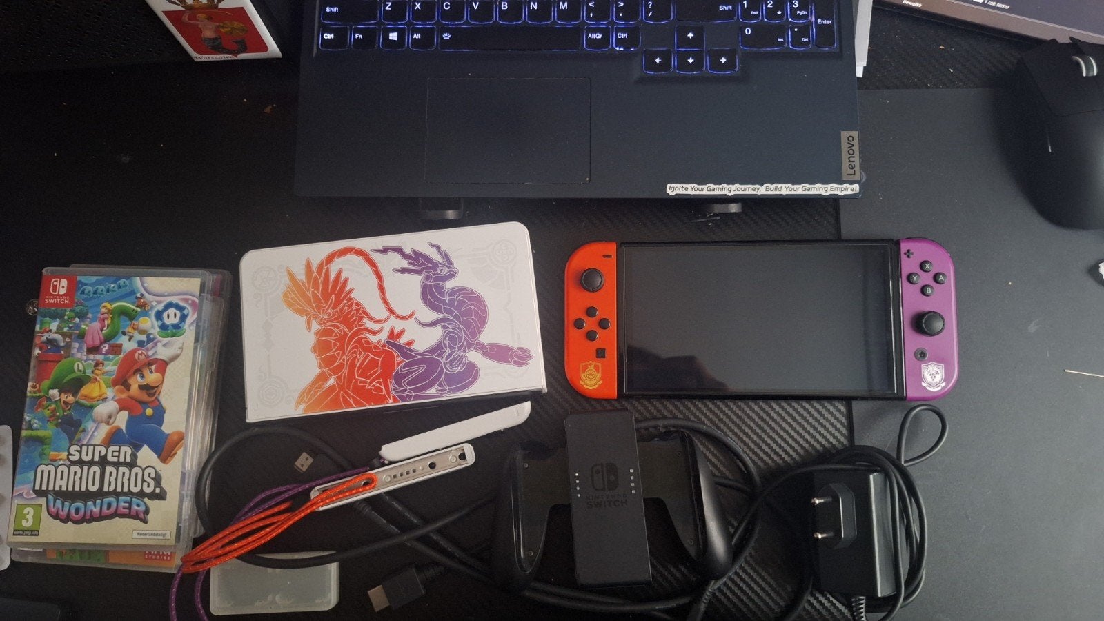 Foto 2 van Nintendo Switch OLED Pokémon Scarlet & Violet Edition