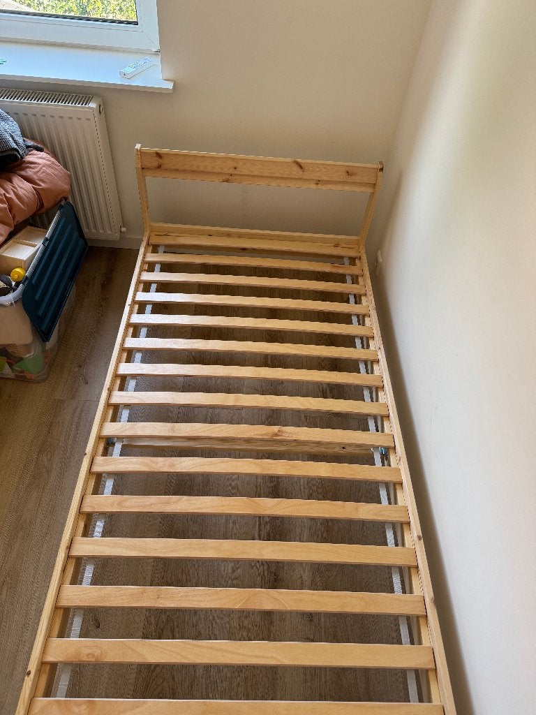 IKEA NEIDEN bedframe 90x200 cm + lattenbodem, Huis en Inrichting, Slaapkamer | Bedden, Ophalen, 90 cm, Eenpersoons, Wit