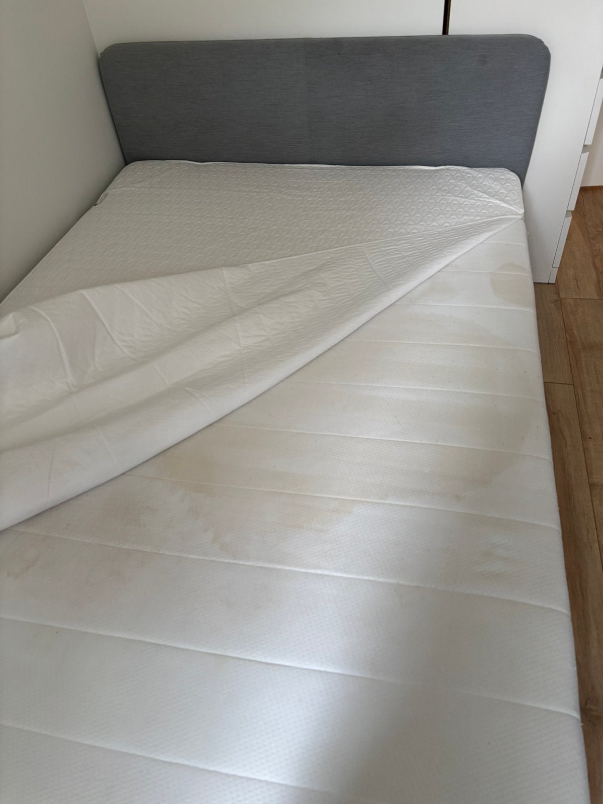 Gratis twijfelaar matras + matras beschermer, Ophalen, Gebruikt, 140 cm, Twijfelaar