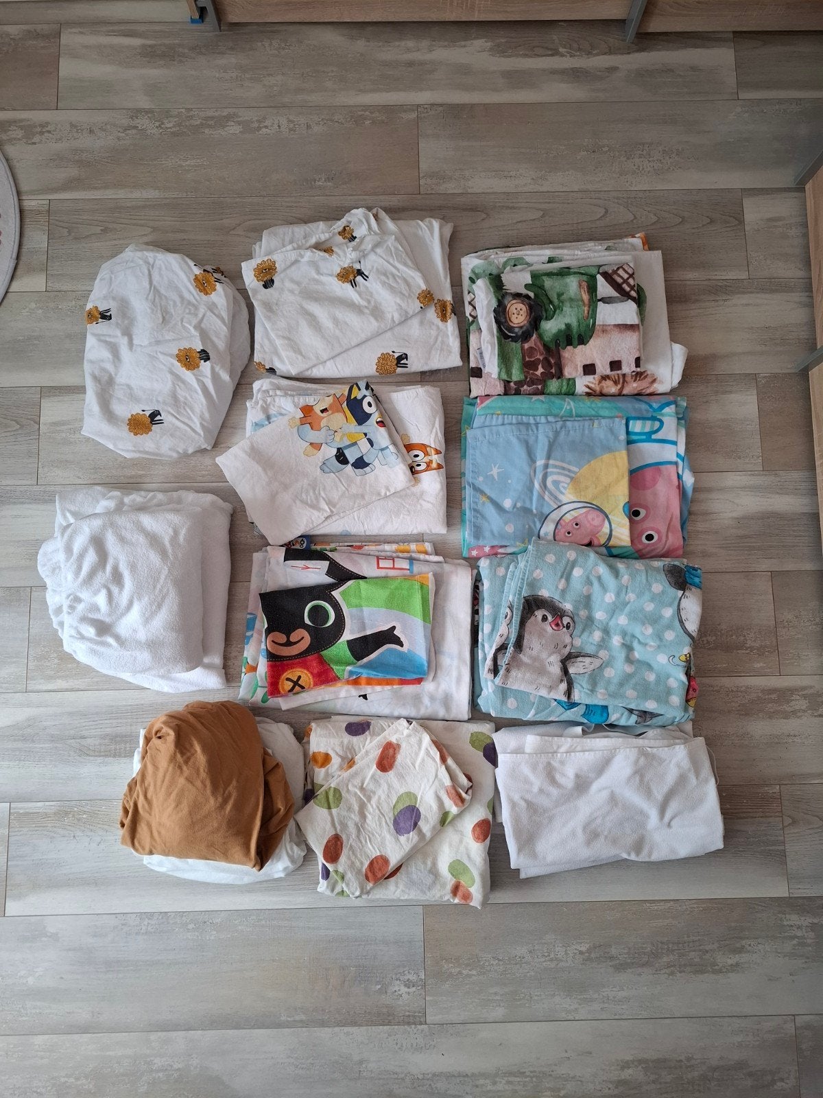Dekbed, 7 dekbedovertrekken, 4 hoeslakens, Matrasbeschermers, Ophalen