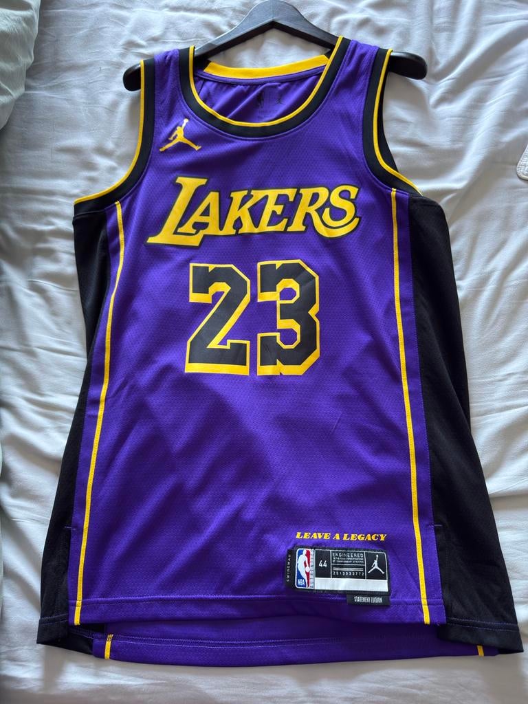 Nike NBA Lakers LeBron James #23 Jersey Maat M, Maat 48/50 (M), Paars, Ophalen of Verzenden, Zo goed als nieuw