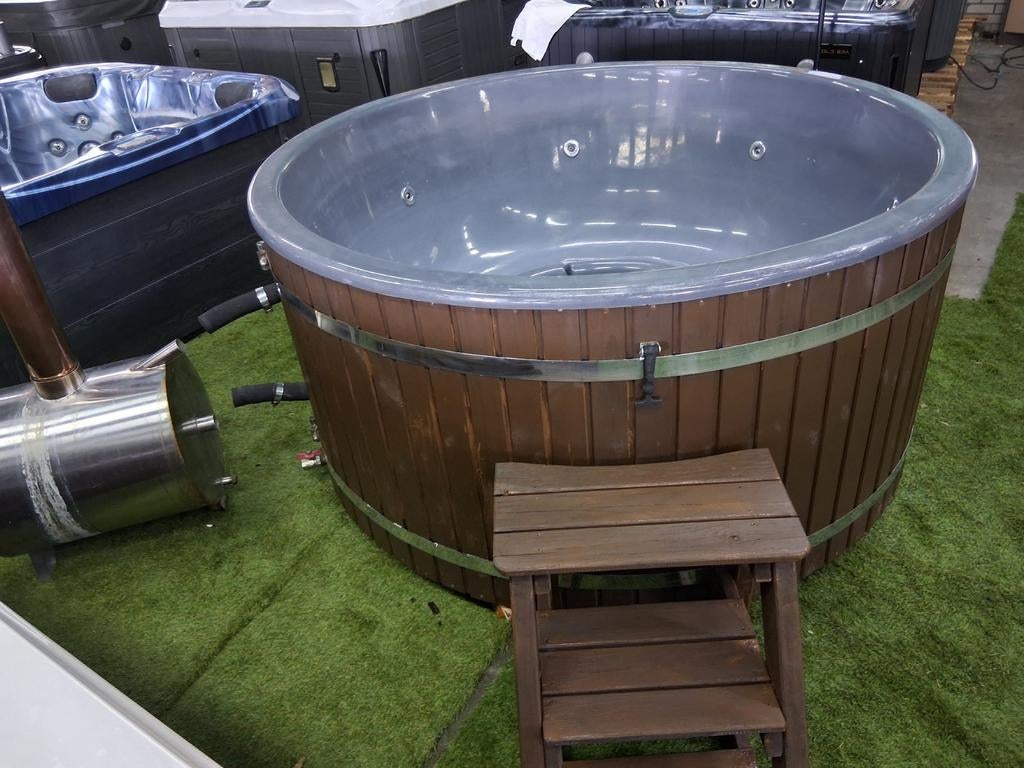 Hottub erg luxe met Kachel en massage jets incl bezorging, Tuin en Terras, Ophalen of Verzenden, Gebruikt, Pomp