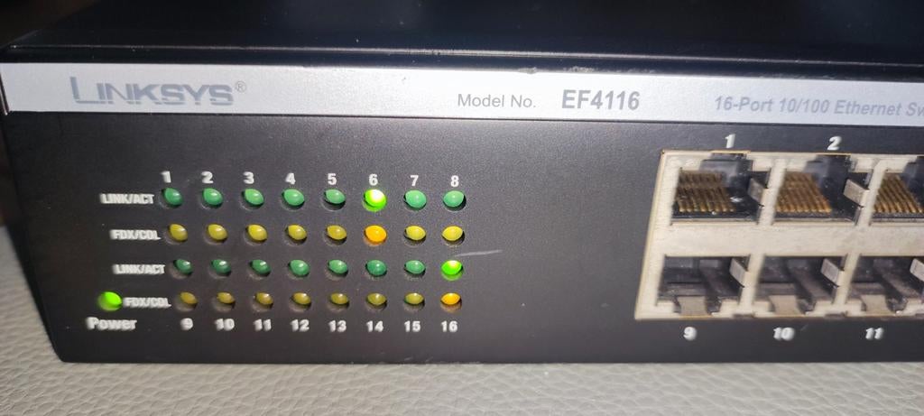 Linksys EF4116 16-Poorts 10/100 Ethernet Switch bijna gratis, Ophalen of Verzenden, Gebruikt