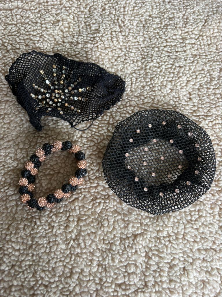 2 haarnetjes en knotband, Ophalen, Zo goed als nieuw, Zwart, Overige materialen