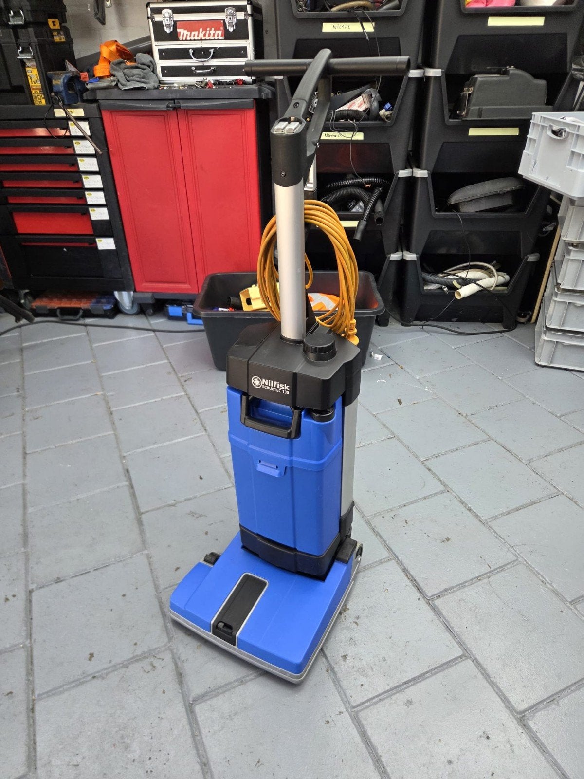 Nilfisk Scrubtec 130 Vloerreiniger - Compact en Krachtig, Doe-het-zelf en Verbouw, Reinigingsmachines, Ophalen of Verzenden, Zo goed als nieuw