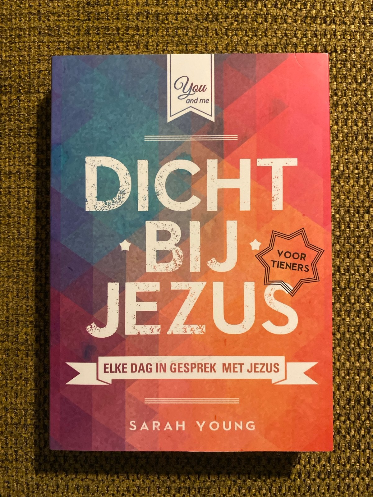 Sarah Young - Dicht bij Jezus voor jonge tieners, Boeken, Sarah Young, Christendom | Protestants, Ophalen of Verzenden, Zo goed als nieuw