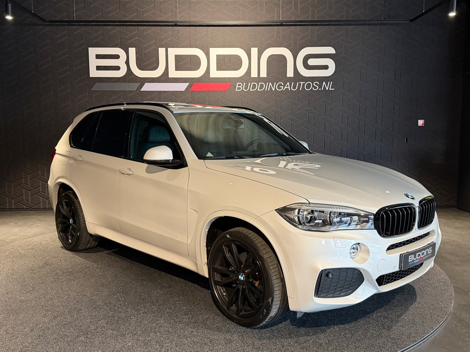 BMW X5 xDrive35i High Executive 7p. | M-sport | Pano | Head-, Auto's, 2005 kg, Gebruikt, 7 stoelen, Wit