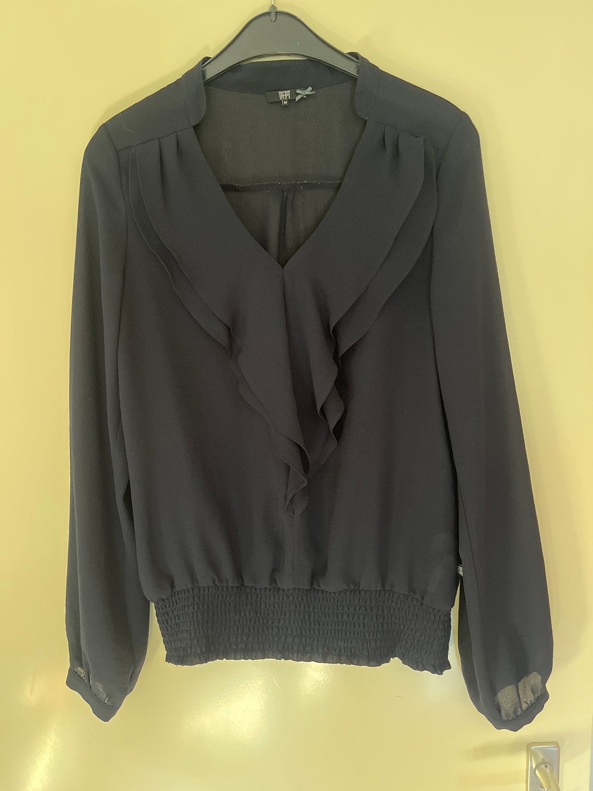 Dept donkerblauw/zwarte Blouse met Ruches - Maat M, Ophalen of Verzenden, Zo goed als nieuw, Maat 38/40 (M), Zwart