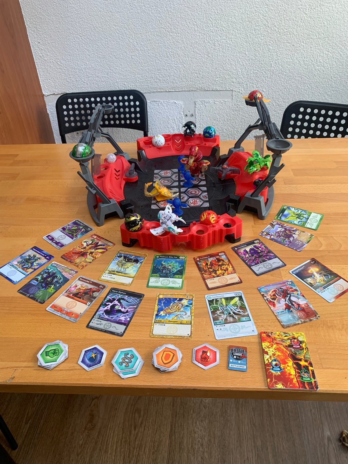 Bakugan Evolutions Battle Arena met 10 Bakugans en kaarten, Ophalen of Verzenden, Zo goed als nieuw, Jongen of Meisje