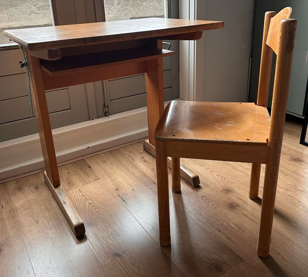 Vintage houten lessenaar/ teken bureau met stoel, Ophalen, Gebruikt, Tafel(s) en Stoel(en)