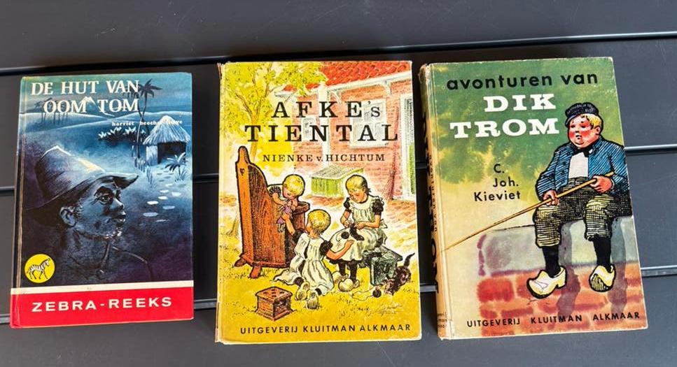 3 klassieke kinderboeken: De Hut van Oom Tom, Afke's Tiental, Ophalen of Verzenden, Zo goed als nieuw