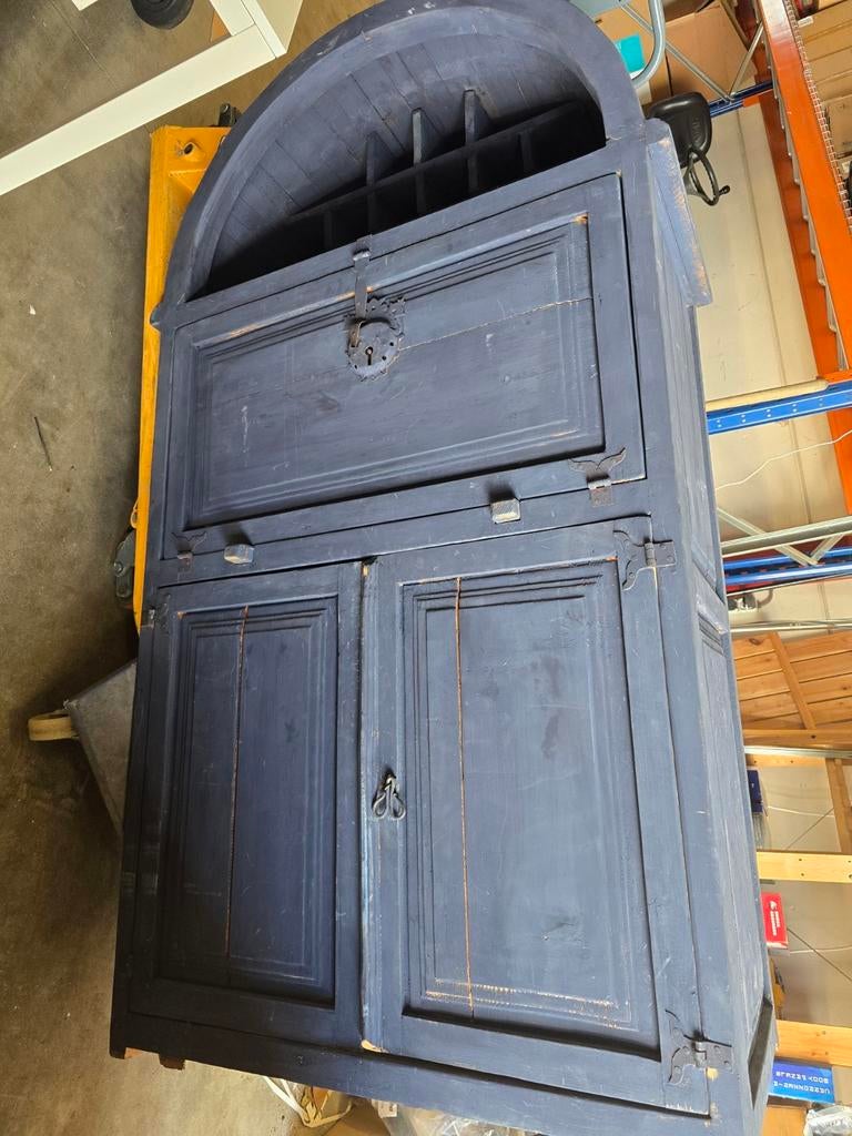 Antieke donkerblauwe drankenkast met boog en flessenvakken,f, Antiek en Kunst, Ophalen