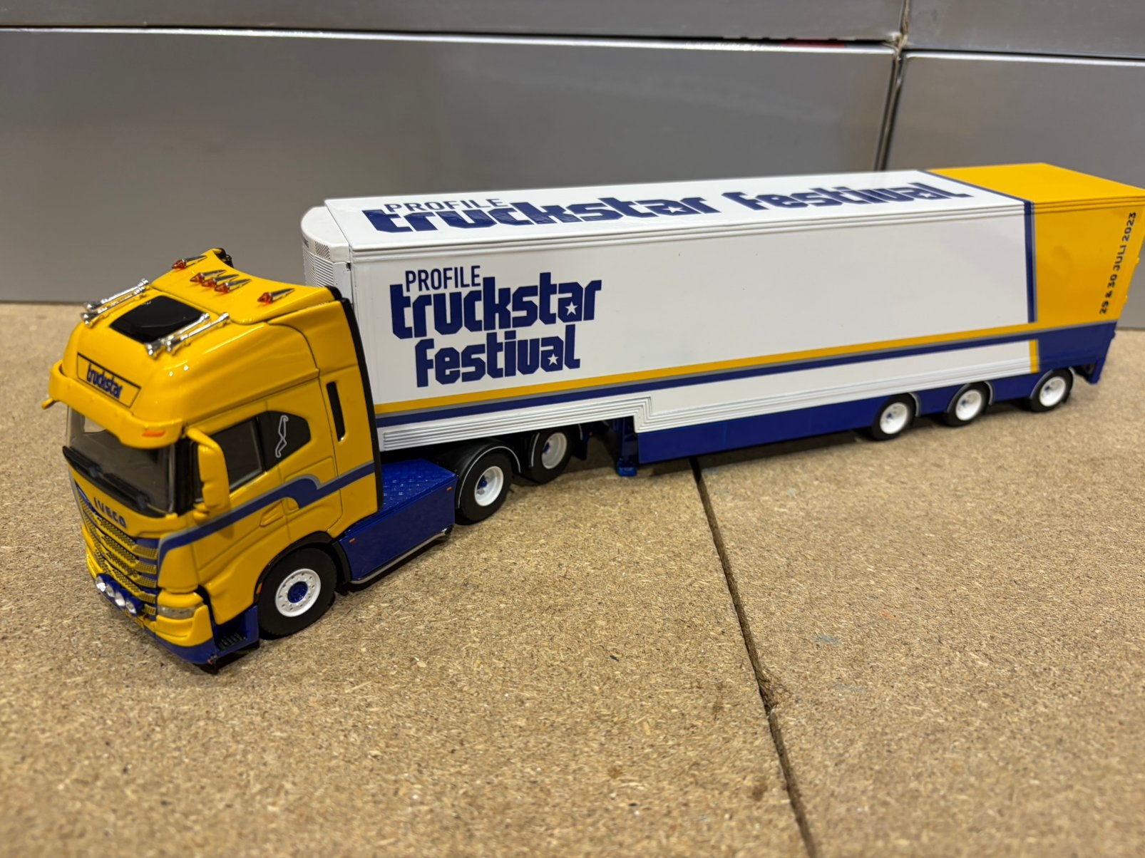 WSI IVECO WAY HIGH TRUCKSTAR FESTIVAL 2023, Hobby en Vrije tijd, Modelauto's | 1:50, Ophalen of Verzenden, Nieuw, Bus of Vrachtwagen