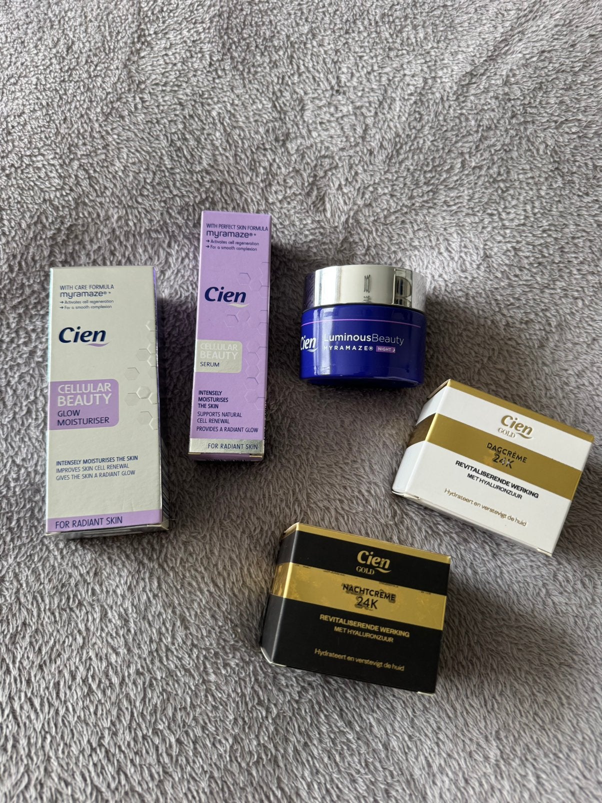 Cien Huidverzorgingsset: Dagcrème, Nachtcrème, Serum, Moistu, Ophalen of Verzenden, Nieuw, Gehele gezicht, Verzorging