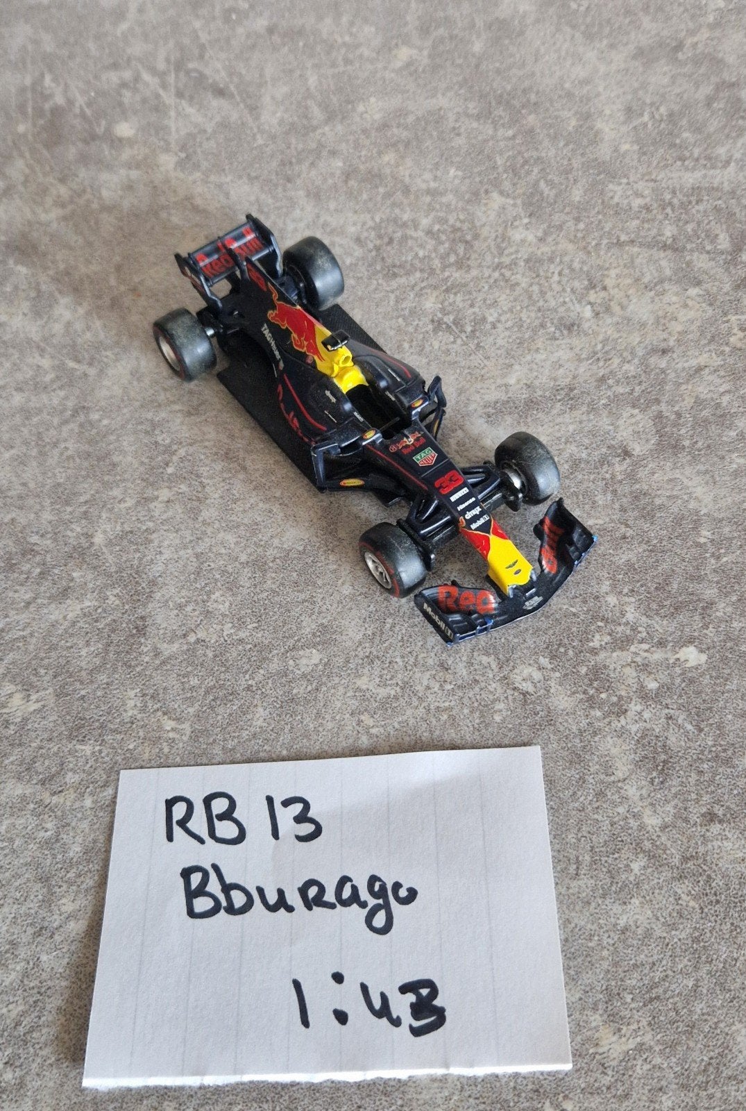 Red Bull racing RB13 Bburago 1:43, Ophalen of Verzenden, Zo goed als nieuw, Auto