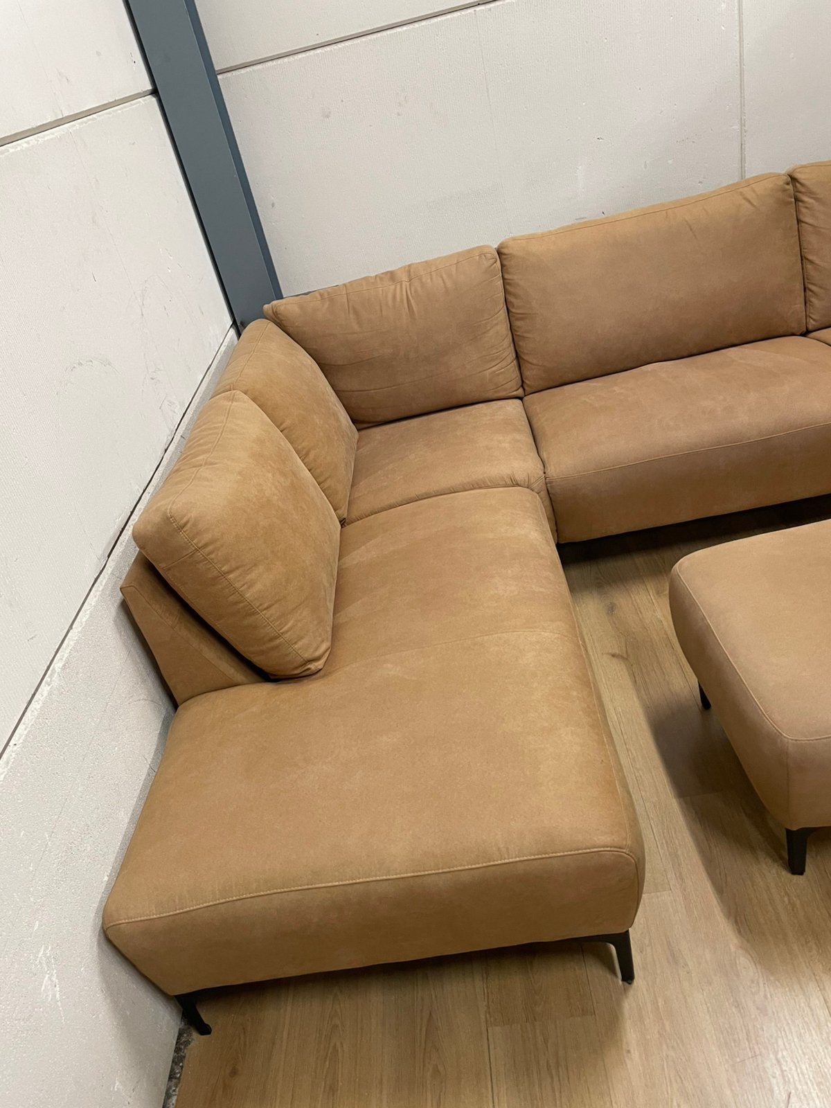 Mooie luxe suede cognac bruine hoekbank - GEREINIGD!!!, Ophalen, 250 tot 300 cm, Luxe, Hoekbank
