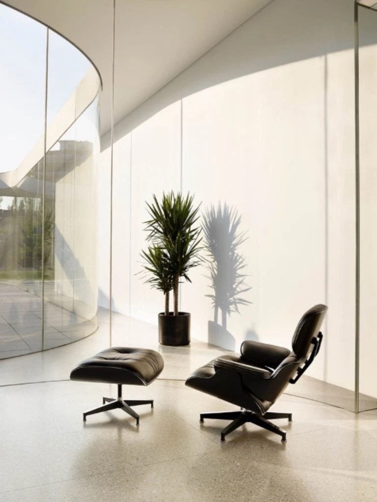 Originele Vitra Eames Lounge Chair + Ottoman – (2002), Huis en Inrichting, Fauteuils, Gebruikt, 75 tot 100 cm, Ophalen of Verzenden