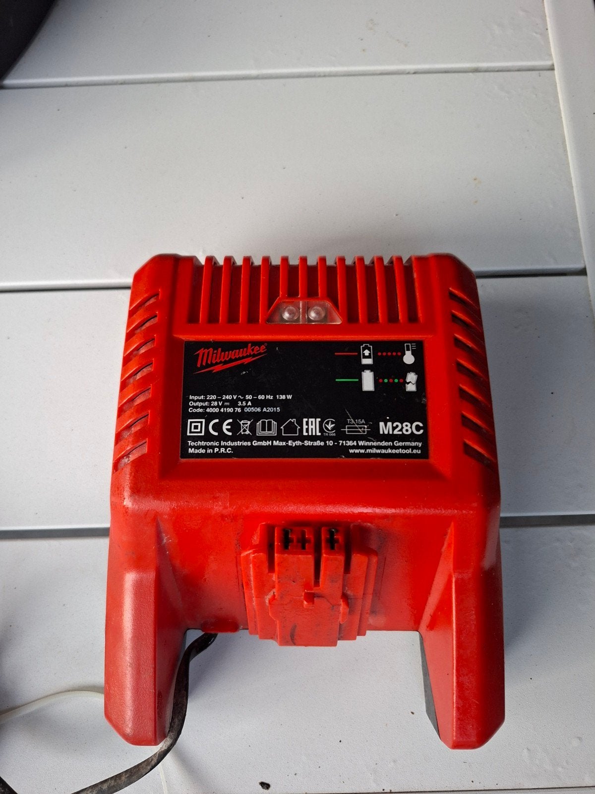 Milwaukee M28 acculader, Ophalen of Verzenden, Zo goed als nieuw