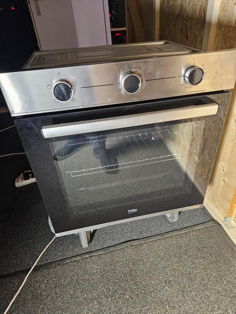 Beko BBIE12100XD hetelucht inbouw oven, Witgoed en Apparatuur, Ovens, Hete lucht, 60 cm of meer, Zo goed als nieuw, Oven met grill
